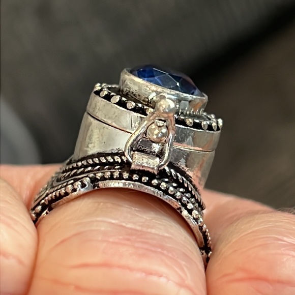 #458 Synthetic Blue Topaz Handcrafted Poison โ ๏ธ Ring ๐ Size 9 NWOT - Picture 7 of 15